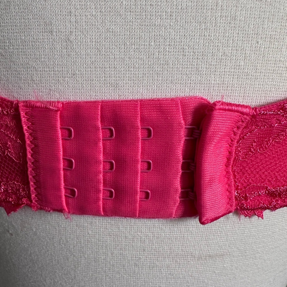 Victoria's Secret Body by Victoria Unlined DemI Lace Convertible Bra - 36DDD - Picture 8 of 11